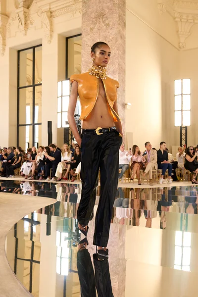 Look 12